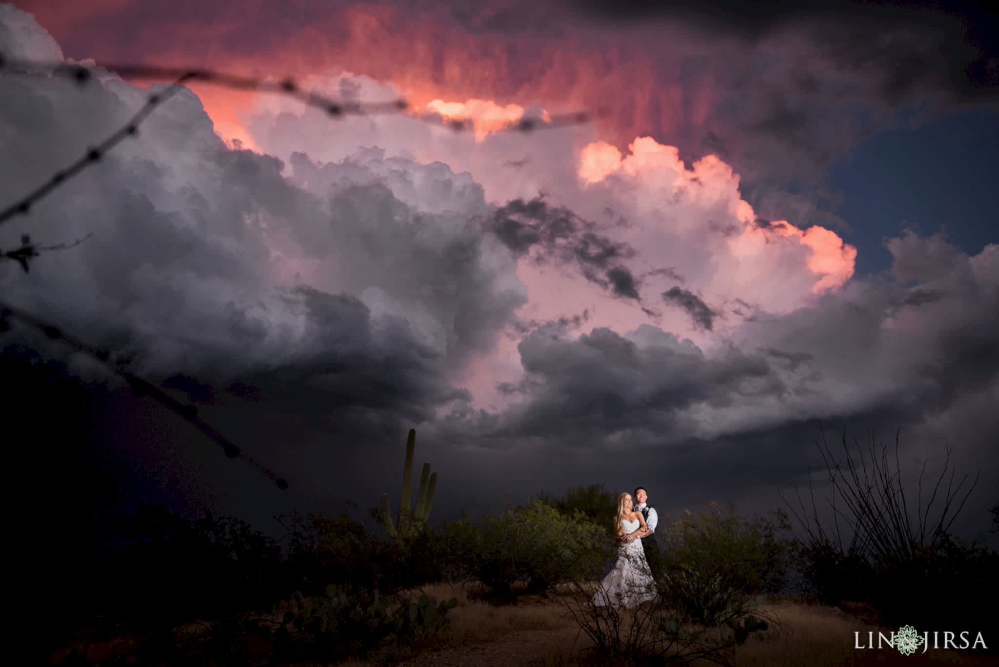15-rainy-day-wedding-photography-tips-umbrella-photos
