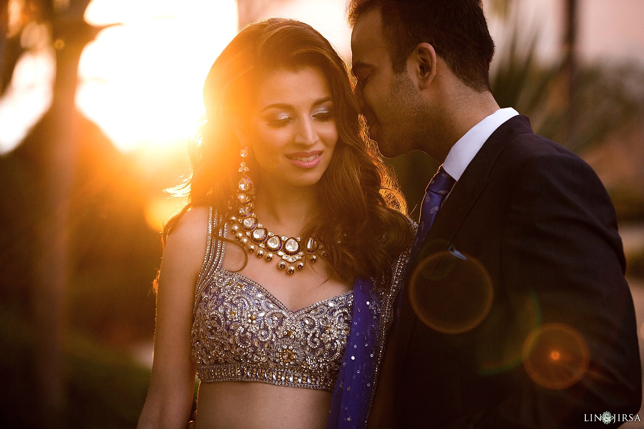 20-rainy-day-wedding-photography-tips-umbrella-photos